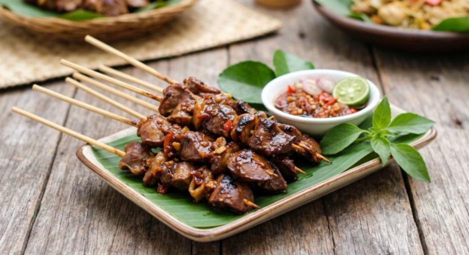 Es Pisang Ijo: Segarnya Kuliner Legendaris Makassar yang Nggak Ada Matinya